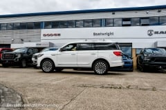 Lincoln-Navigator-Reserve-White-3