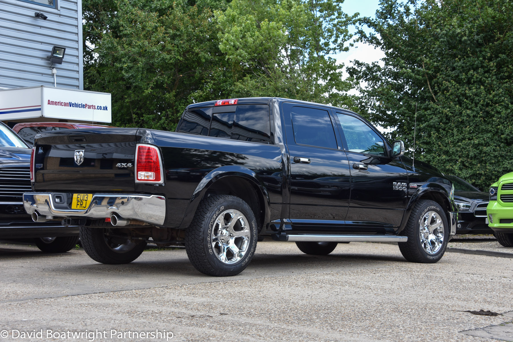 Dodge Ram LARAMIE 4x4 Crew - 13,000 miles