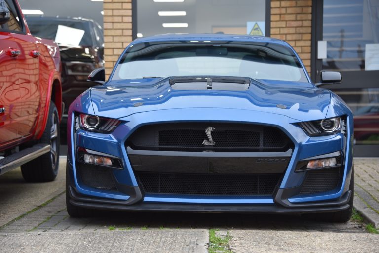Ford Mustang Shelby GT500 in Performance Blue