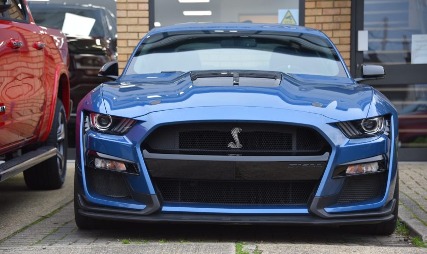 Ford Mustang Shelby GT500 in Performance Blue