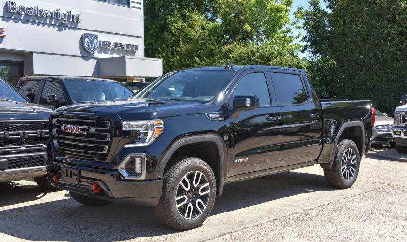 New 2021 GMC Sierra AT4